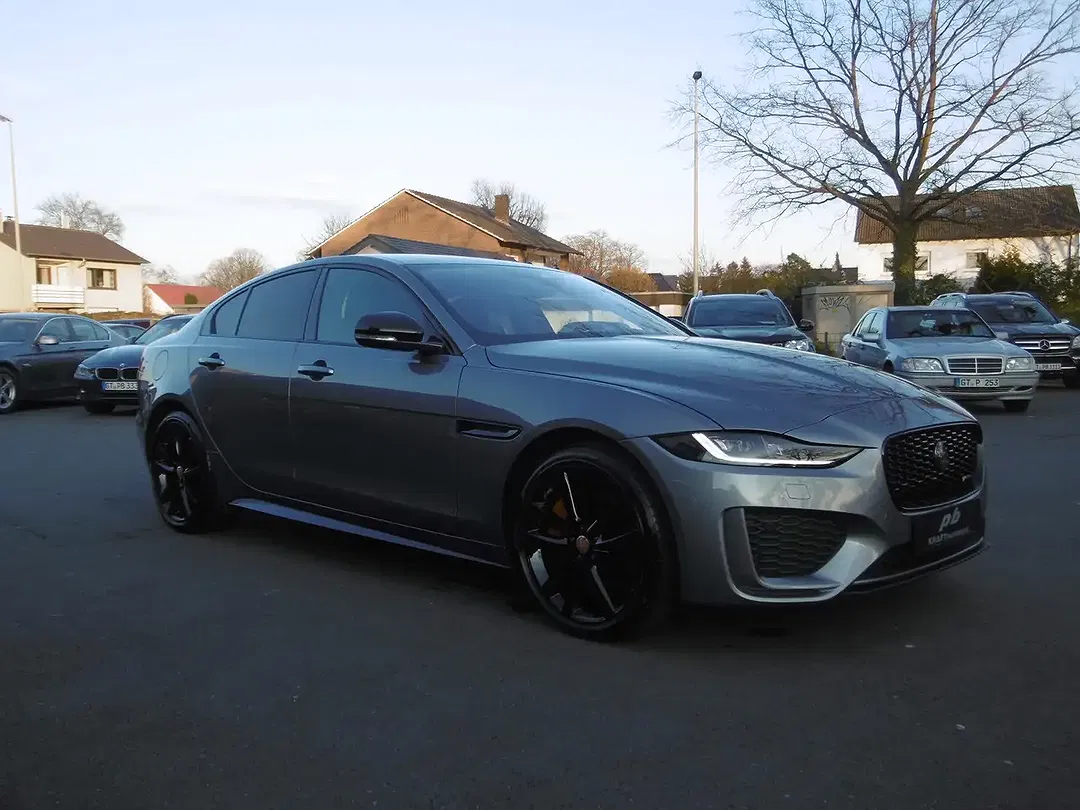 Jaguar XE - Thumbnail 4