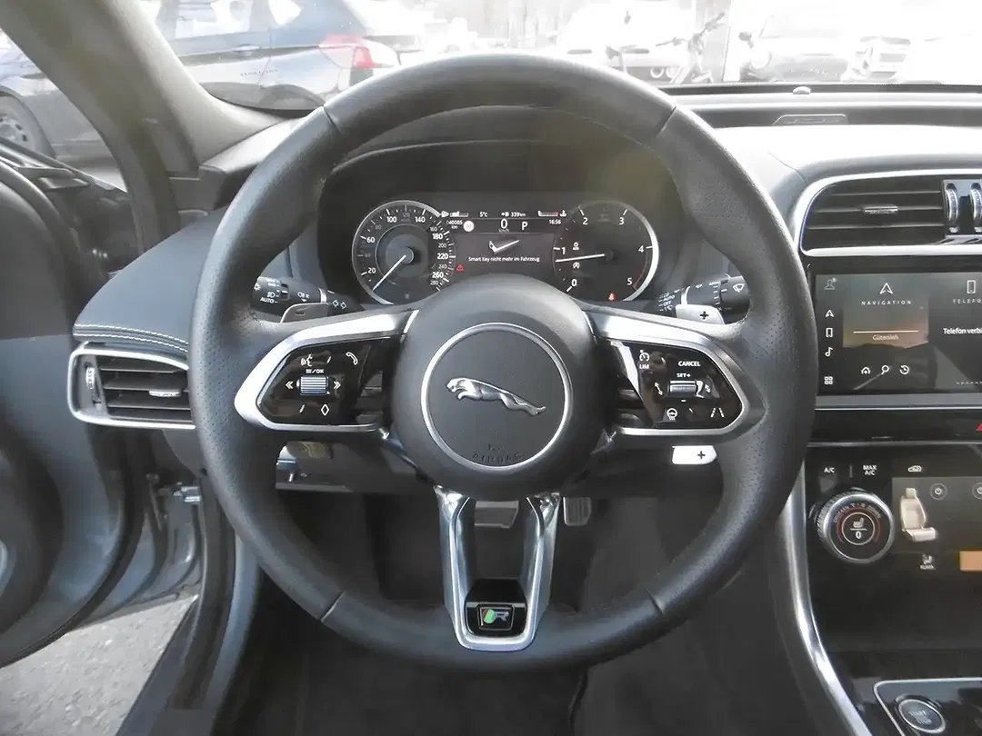 Jaguar XE - Thumbnail 8