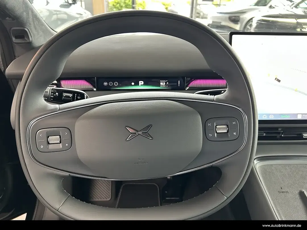 Xpeng P7 - Thumbnail 12