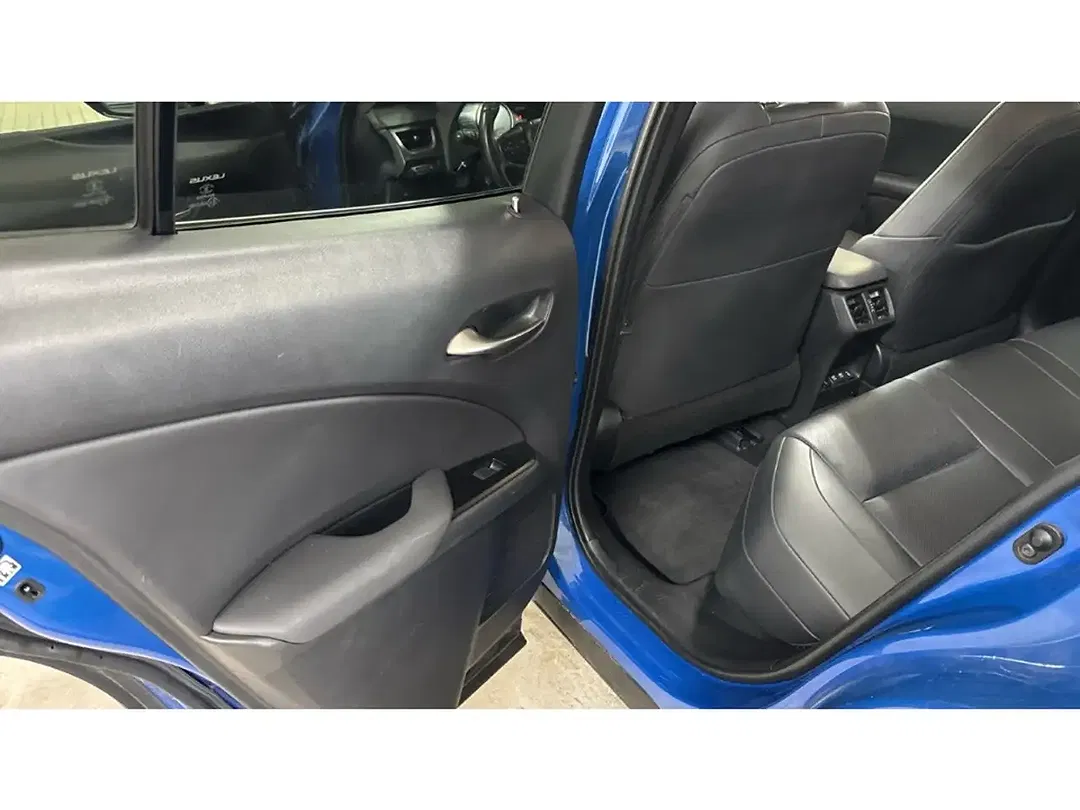 Lexus UX 300e - Thumbnail 12