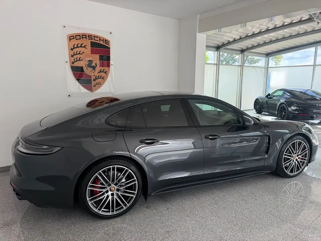 Porsche Panamera - Thumbnail 12