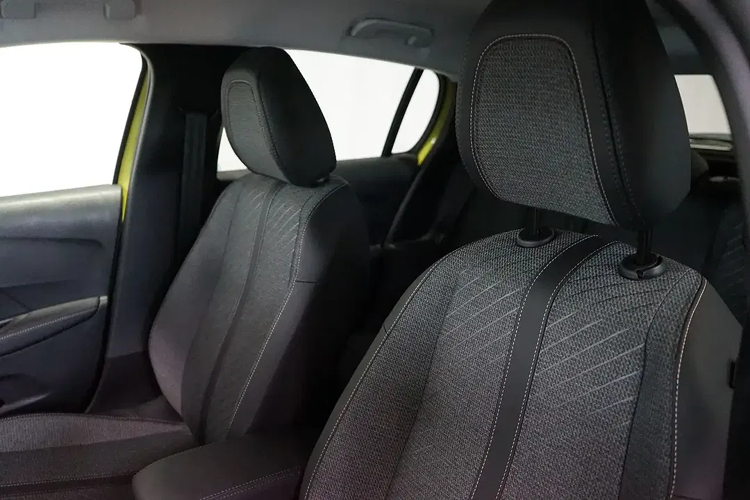 Peugeot 208 - Thumbnail 11
