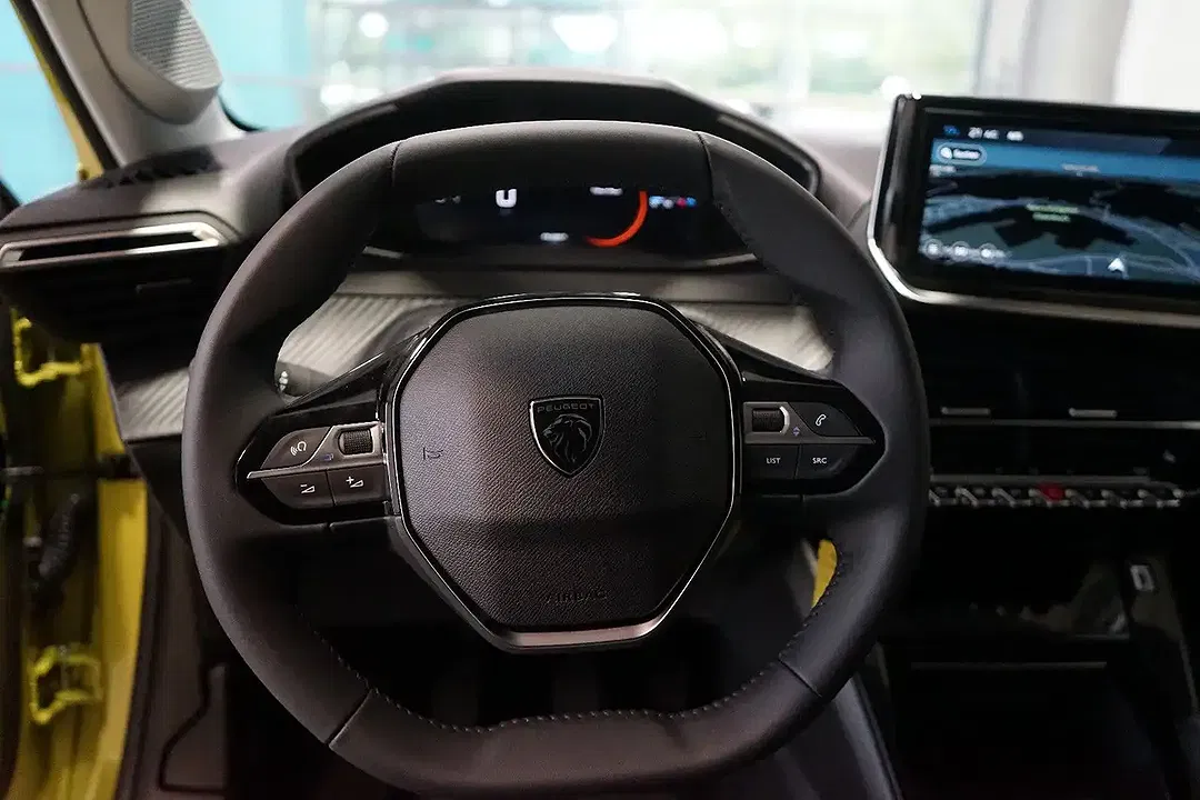 Peugeot 208 - Thumbnail 12
