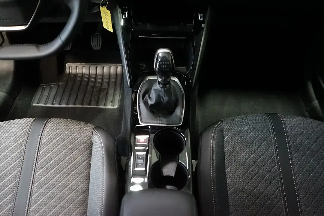 Peugeot 208 - Thumbnail 14
