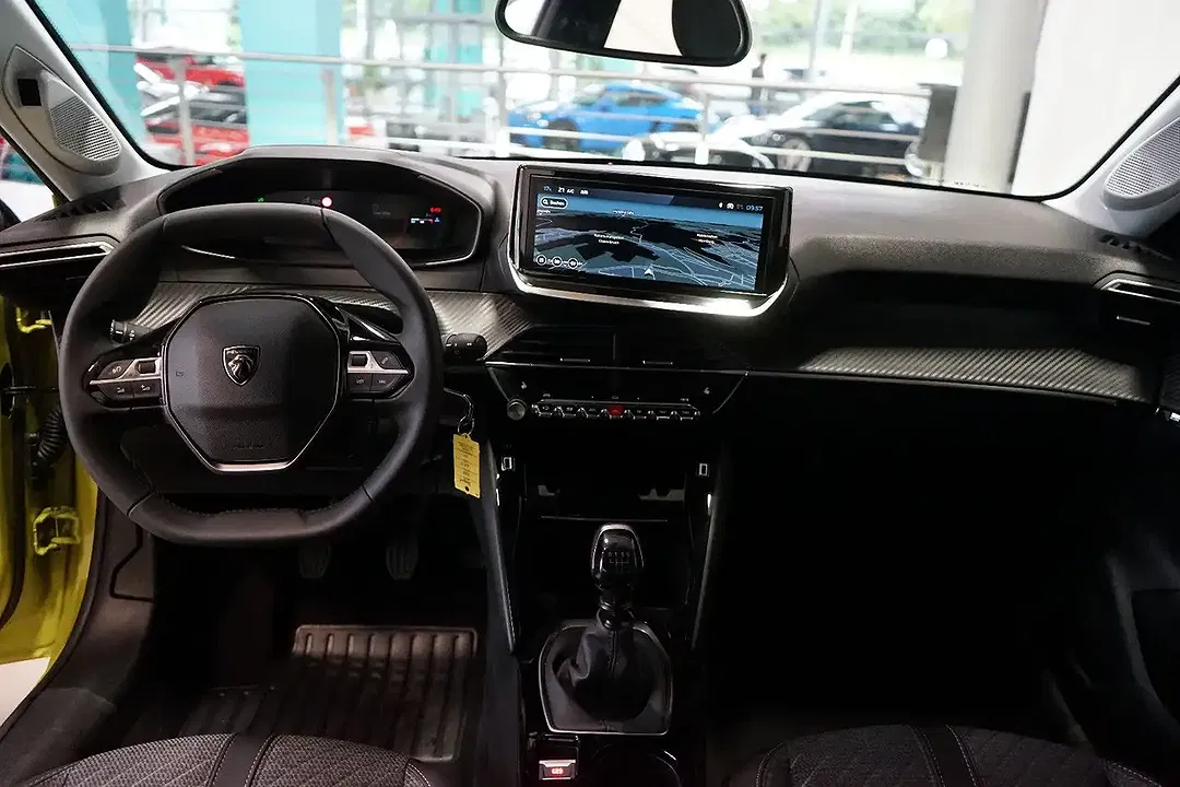 Peugeot 208 - Thumbnail 15