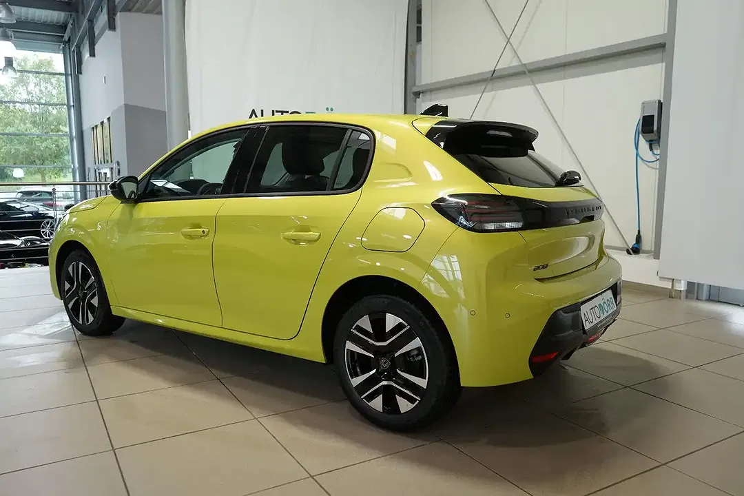 Peugeot 208 - Thumbnail 3