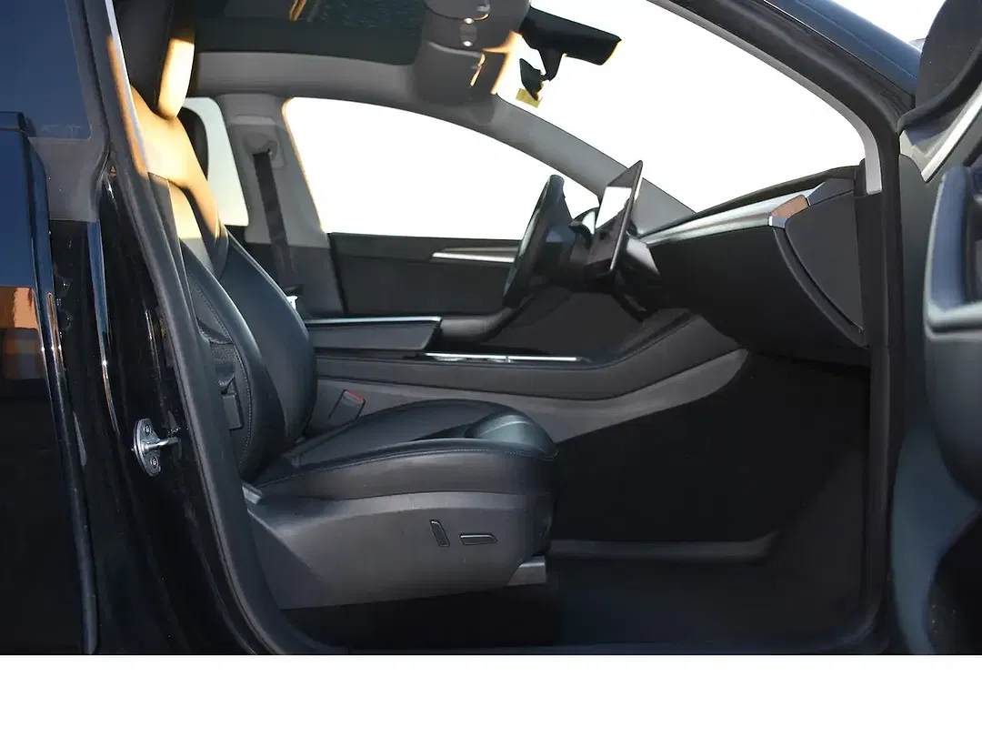 Tesla Model Y - Thumbnail 7