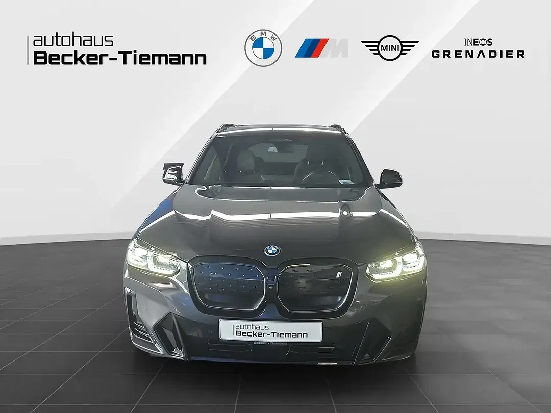 BMW iX3 - Thumbnail 2