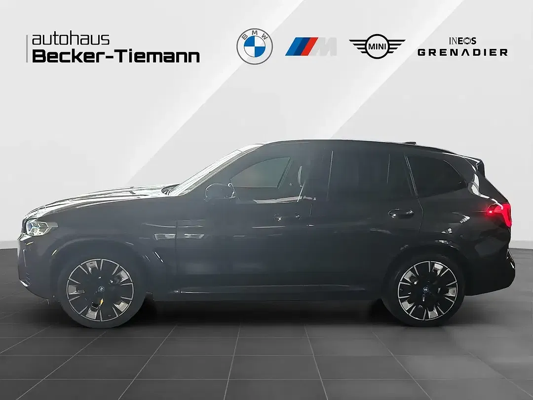 BMW iX3 - Thumbnail 3