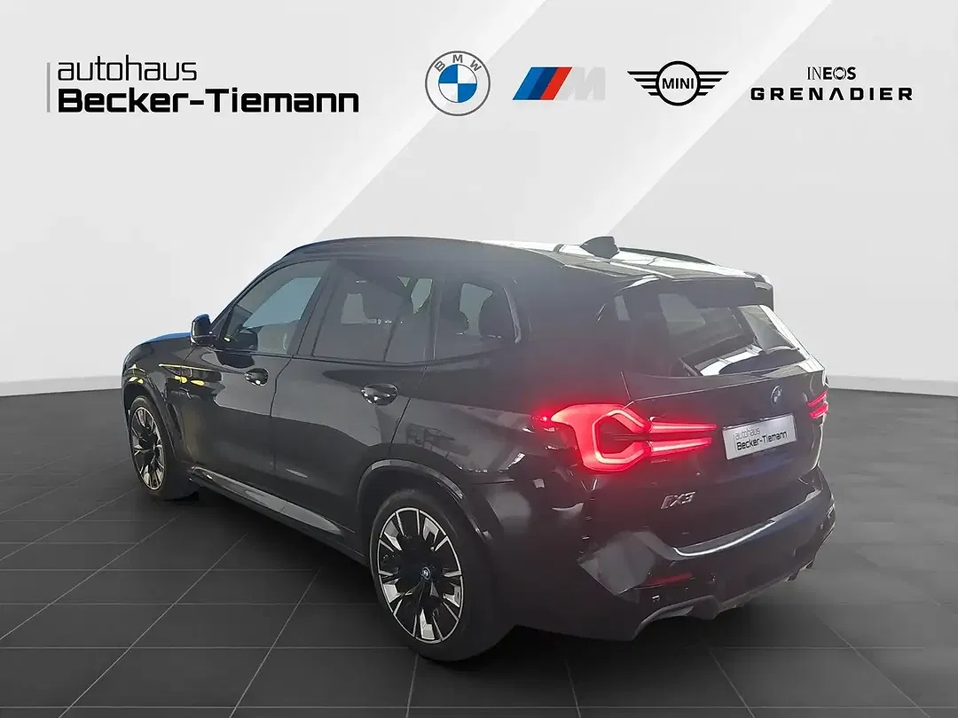 BMW iX3 - Thumbnail 4