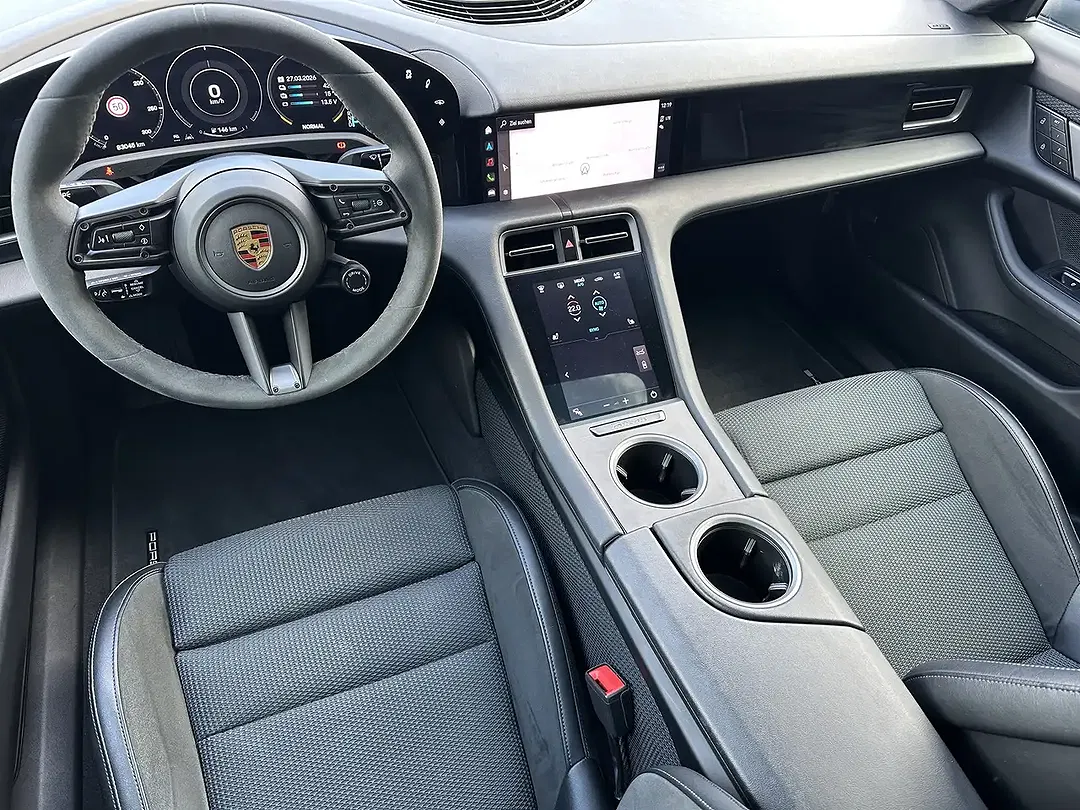 Porsche Taycan - Thumbnail 13