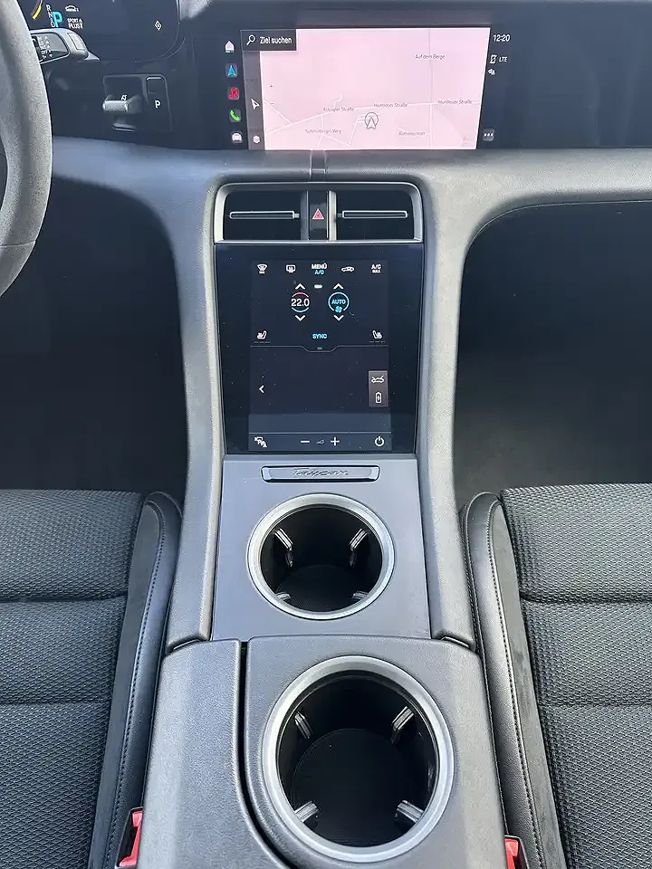 Porsche Taycan - Thumbnail 14