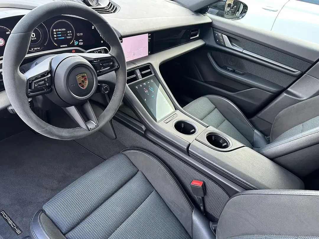 Porsche Taycan - Thumbnail 9