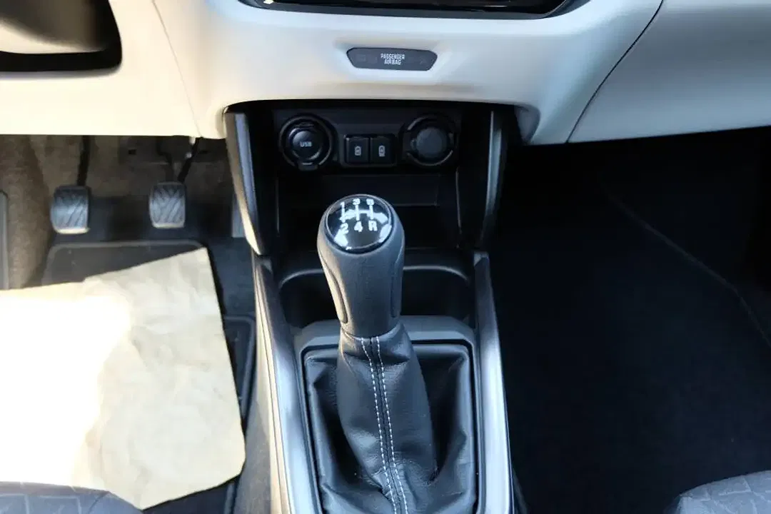 Suzuki Swift - Thumbnail 10