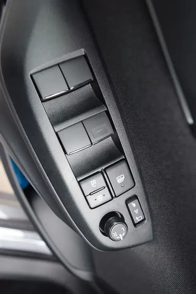 Toyota Yaris - Thumbnail 10