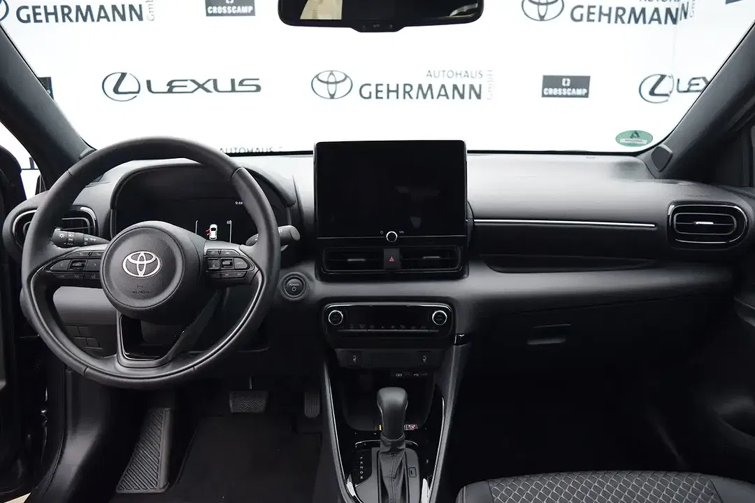 Toyota Yaris - Thumbnail 9