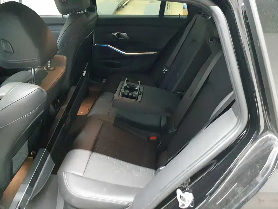 BMW 320 - Thumbnail 4