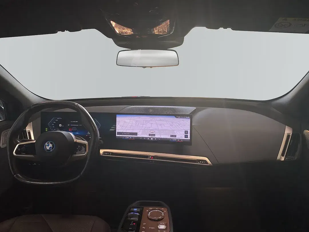 BMW iX - Thumbnail 12
