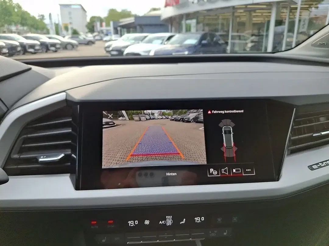 Audi Q4 e-tron - Thumbnail 12
