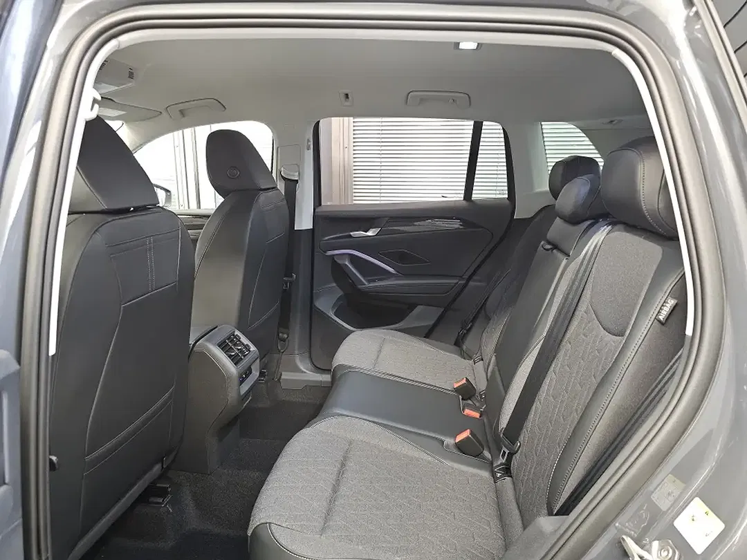 Volkswagen Tiguan - Thumbnail 10