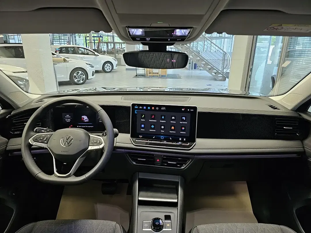 Volkswagen Tiguan - Thumbnail 11