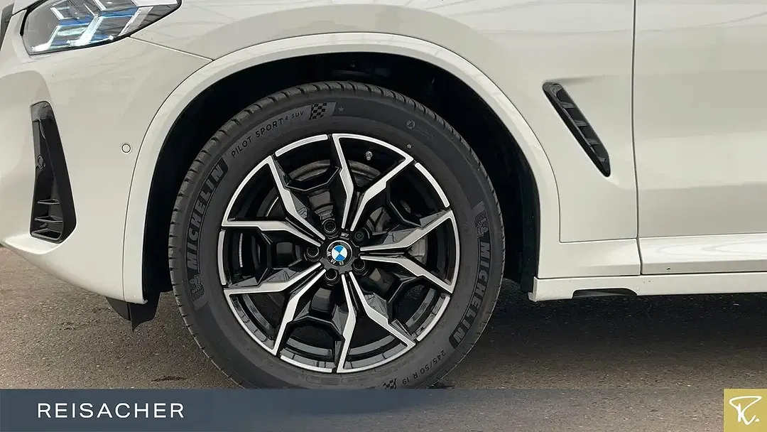 BMW X4 - Thumbnail 3