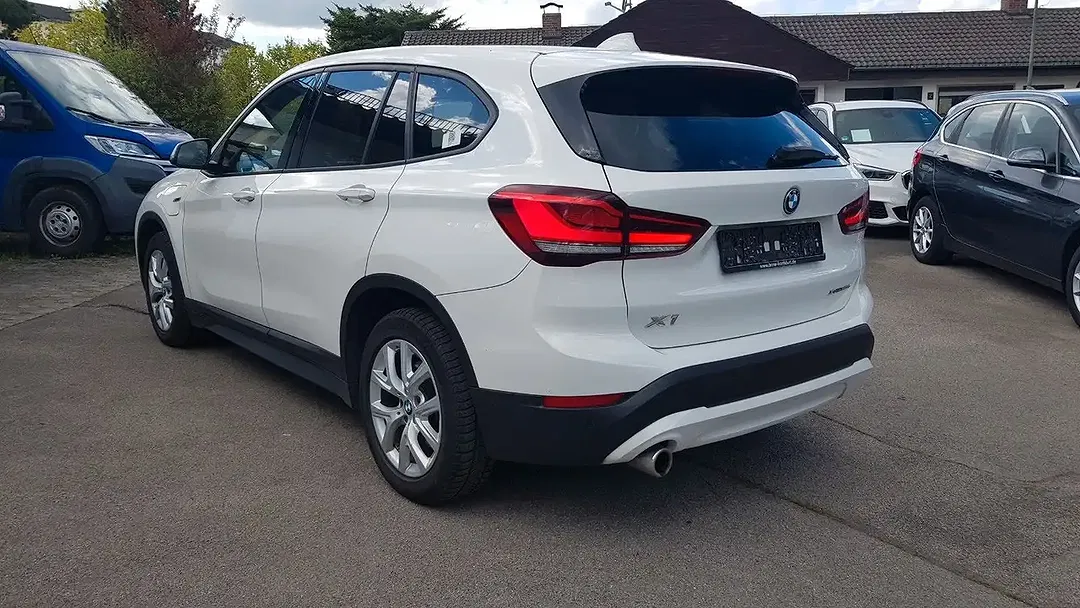 BMW X1 - Thumbnail 3