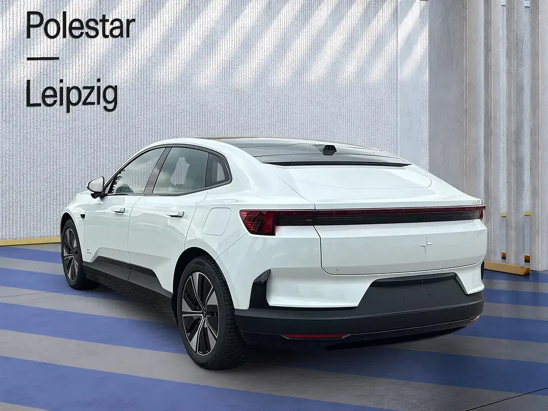Polestar 4 - Thumbnail 3