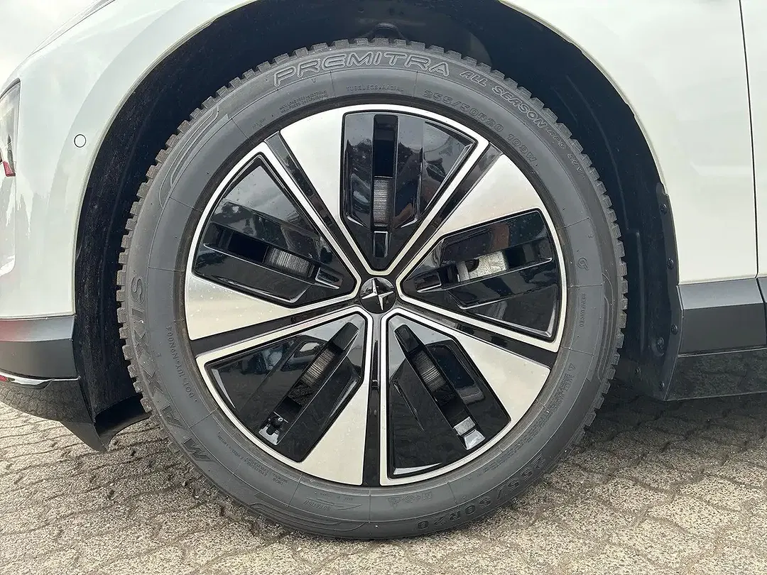 Polestar 4 - Thumbnail 9