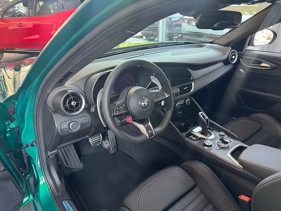 Alfa Romeo Giulia - Thumbnail 12