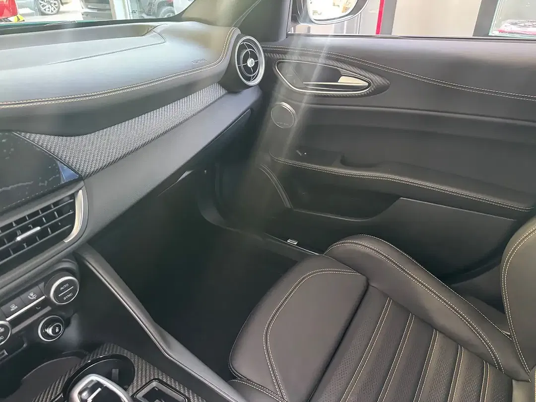 Alfa Romeo Giulia - Thumbnail 14