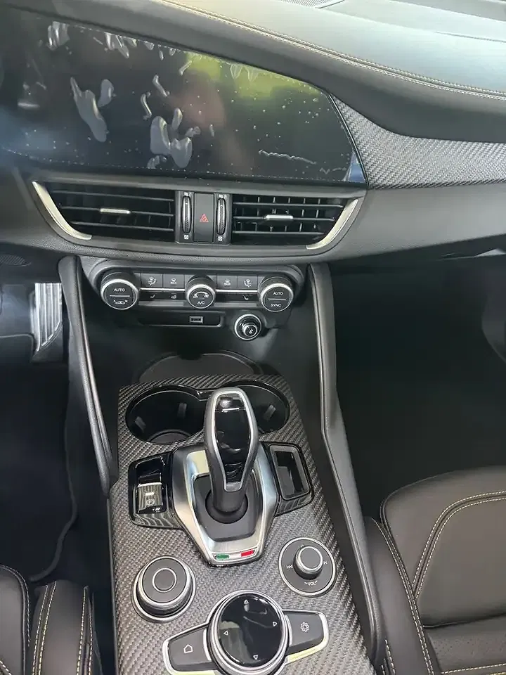 Alfa Romeo Giulia Quadrifoglio - foto 15