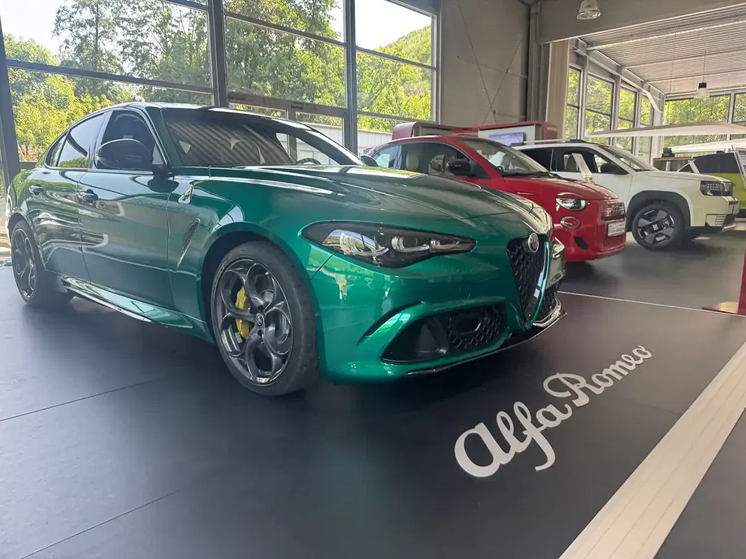 Alfa Romeo Giulia - Thumbnail 4