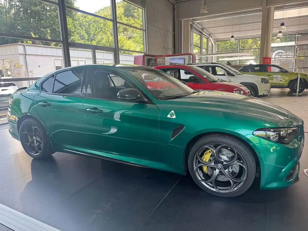 Alfa Romeo Giulia - Thumbnail 5