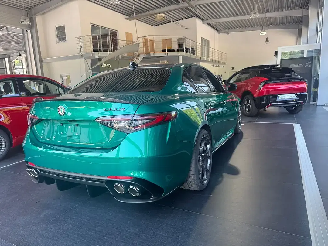 Alfa Romeo Giulia - Thumbnail 6