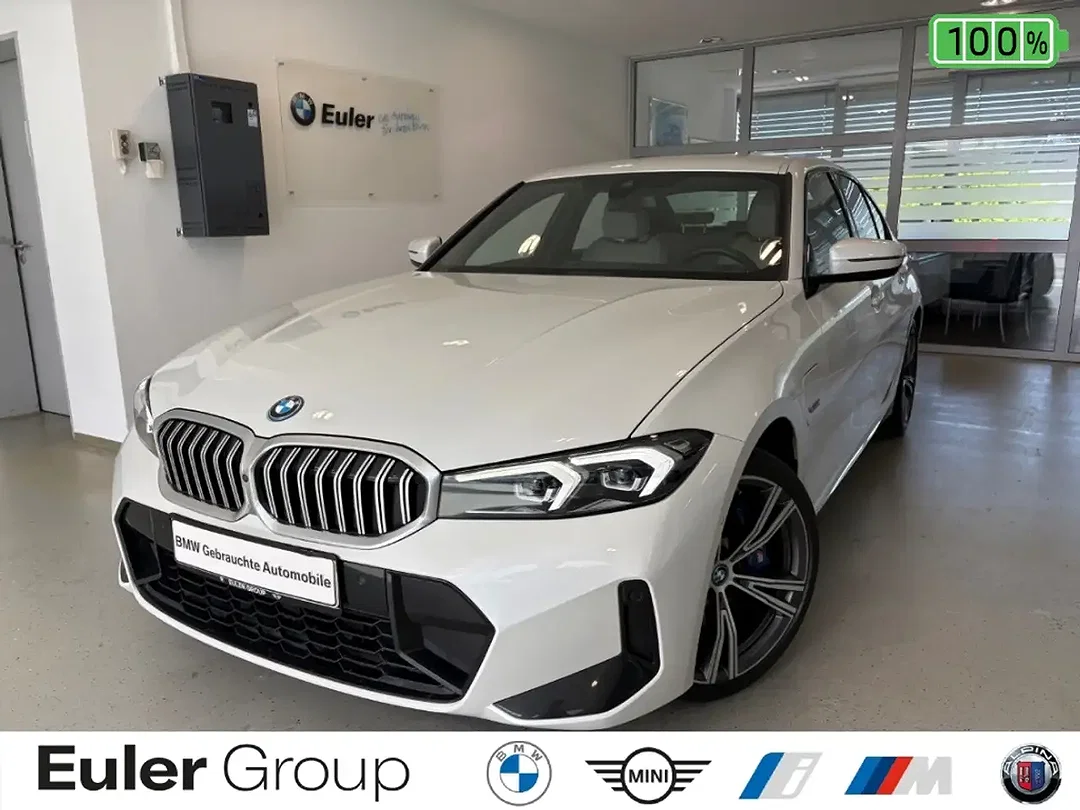 BMW 330 - Afbeelding 1