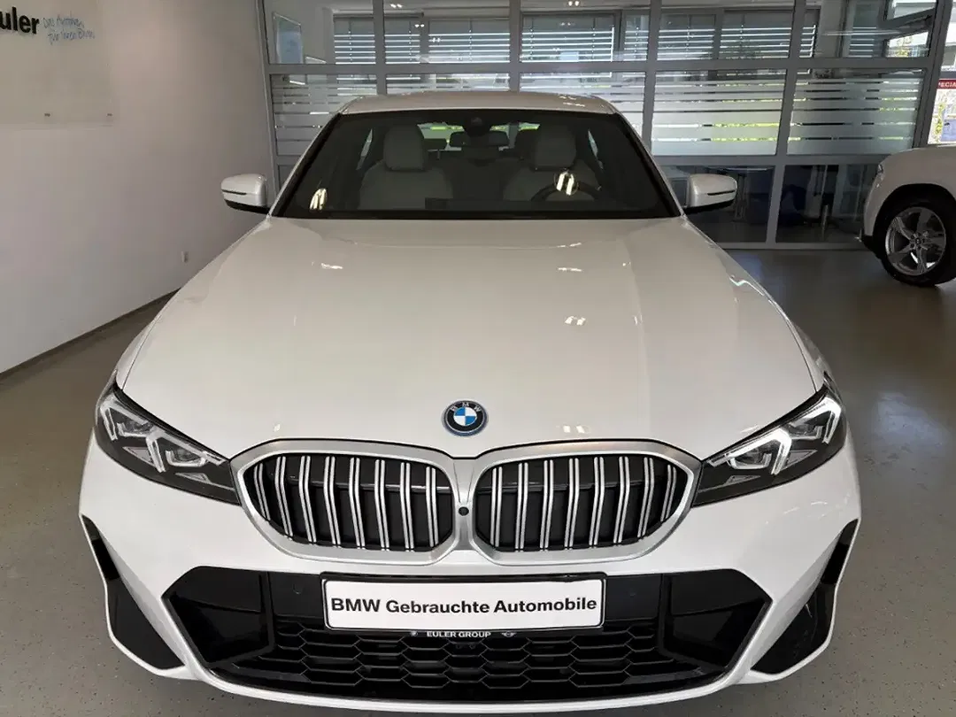BMW 330 - Thumbnail 3