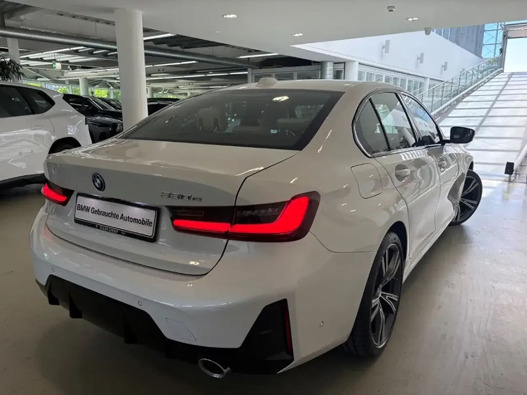 BMW 330 - Thumbnail 4
