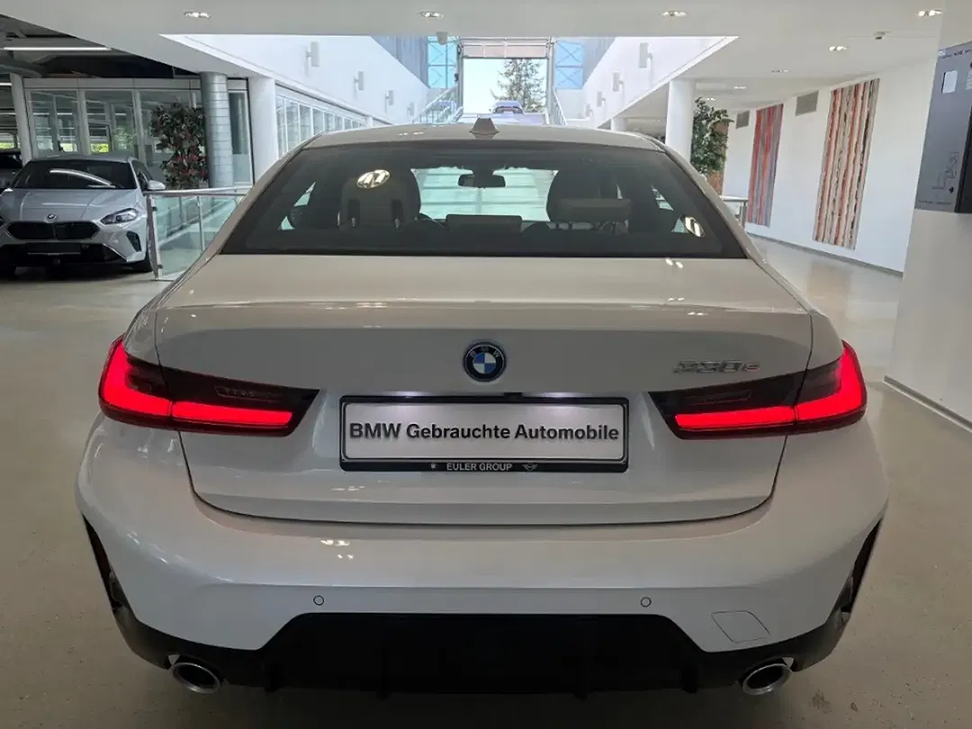 BMW 330 - Thumbnail 5