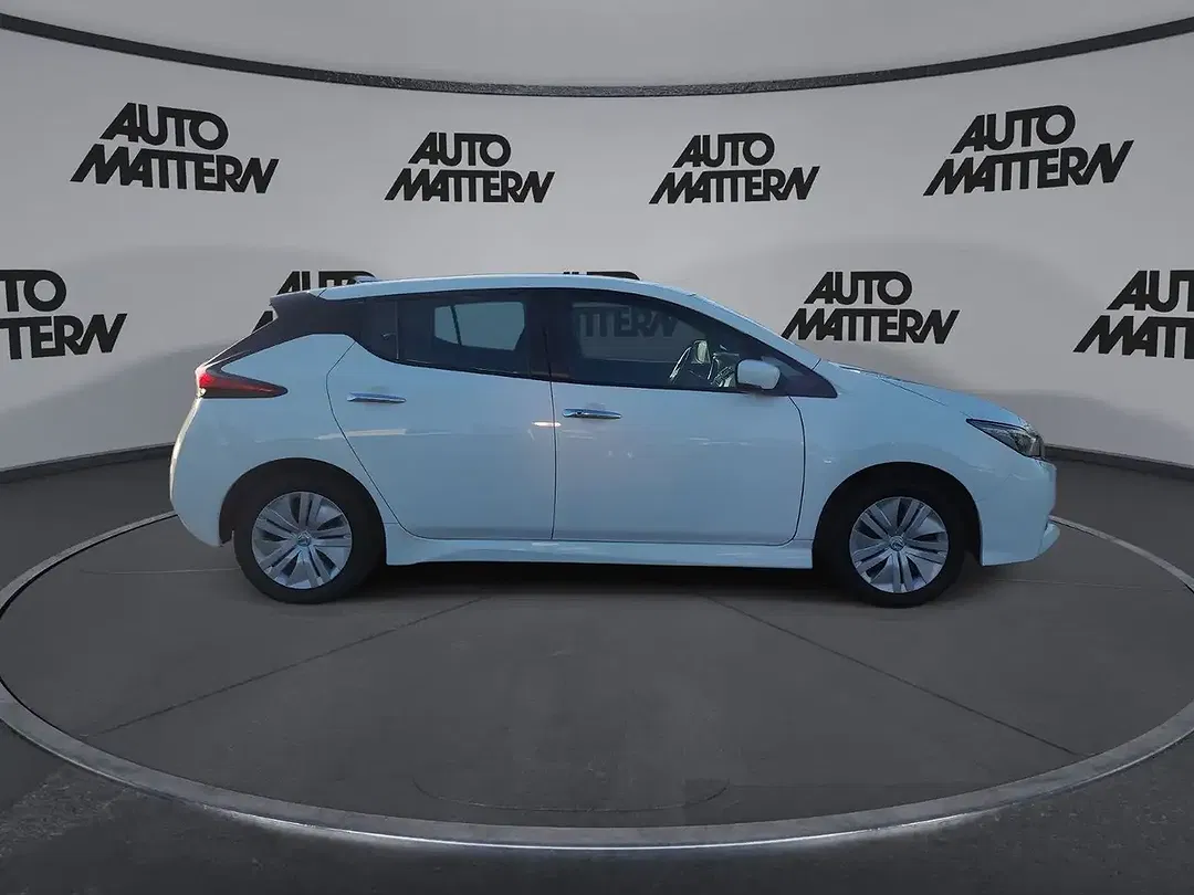 Nissan Leaf - Thumbnail 5