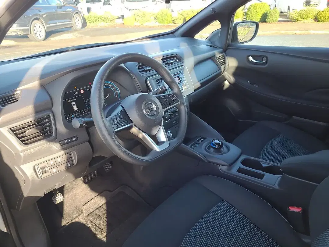 Nissan Leaf - Thumbnail 8