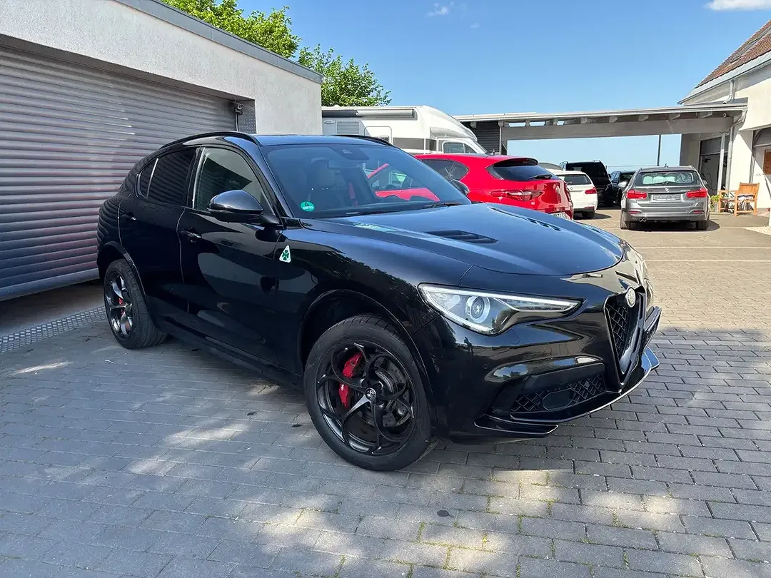 Alfa Romeo Stelvio - Thumbnail 3