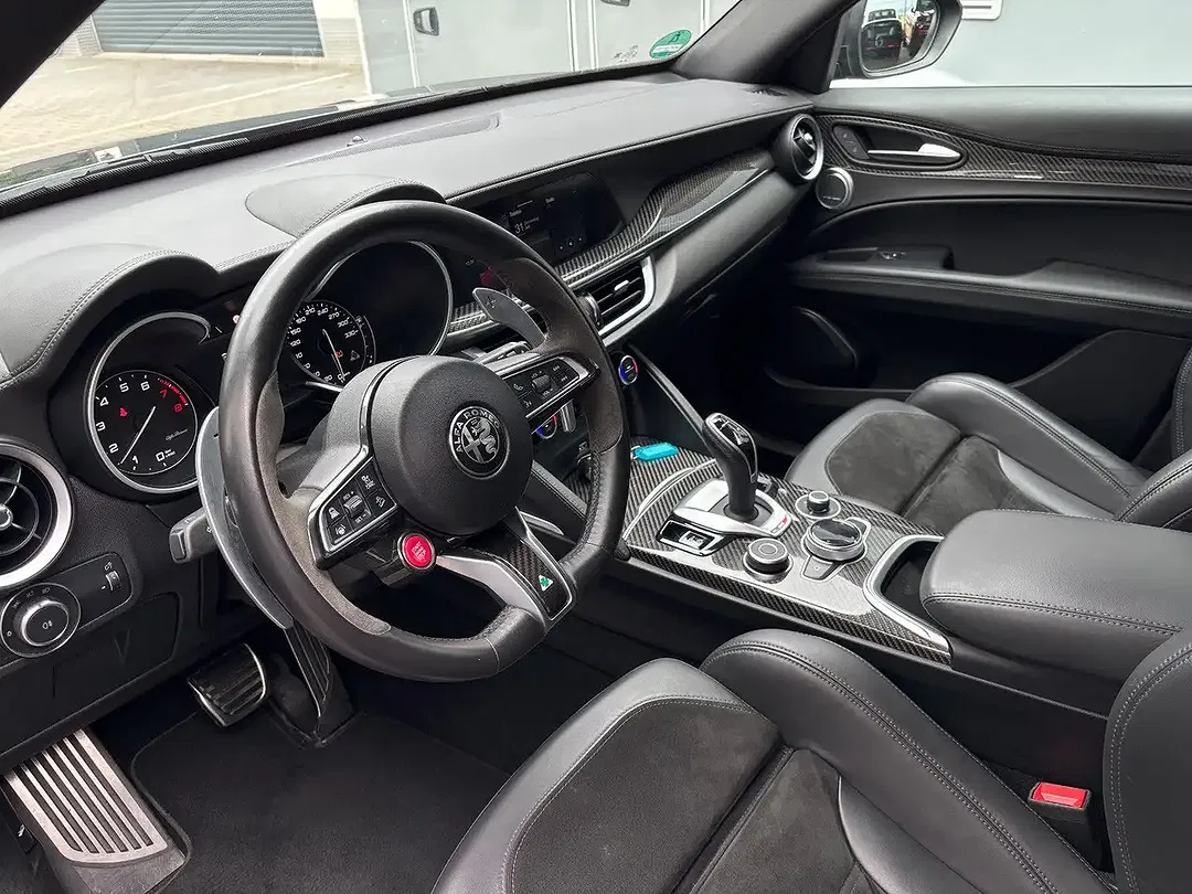 Alfa Romeo Stelvio - Thumbnail 5