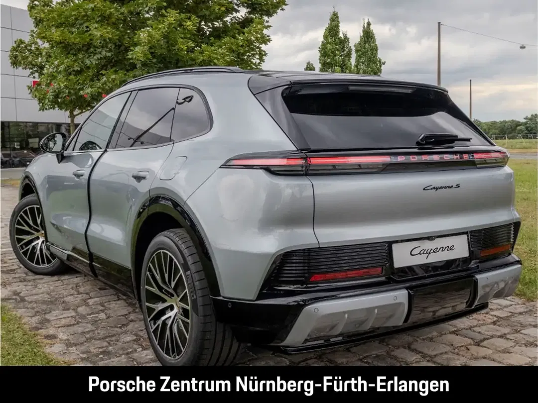 Porsche Cayenne - Thumbnail 3
