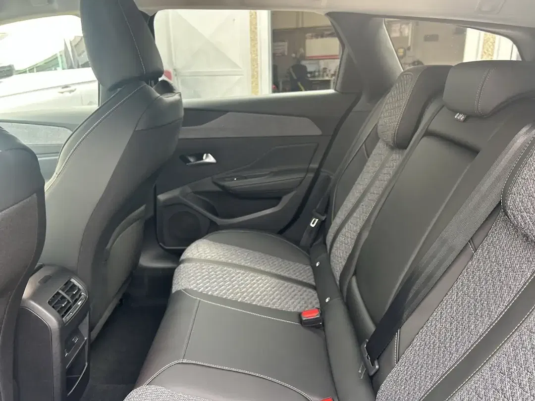 Peugeot 308 - Thumbnail 8