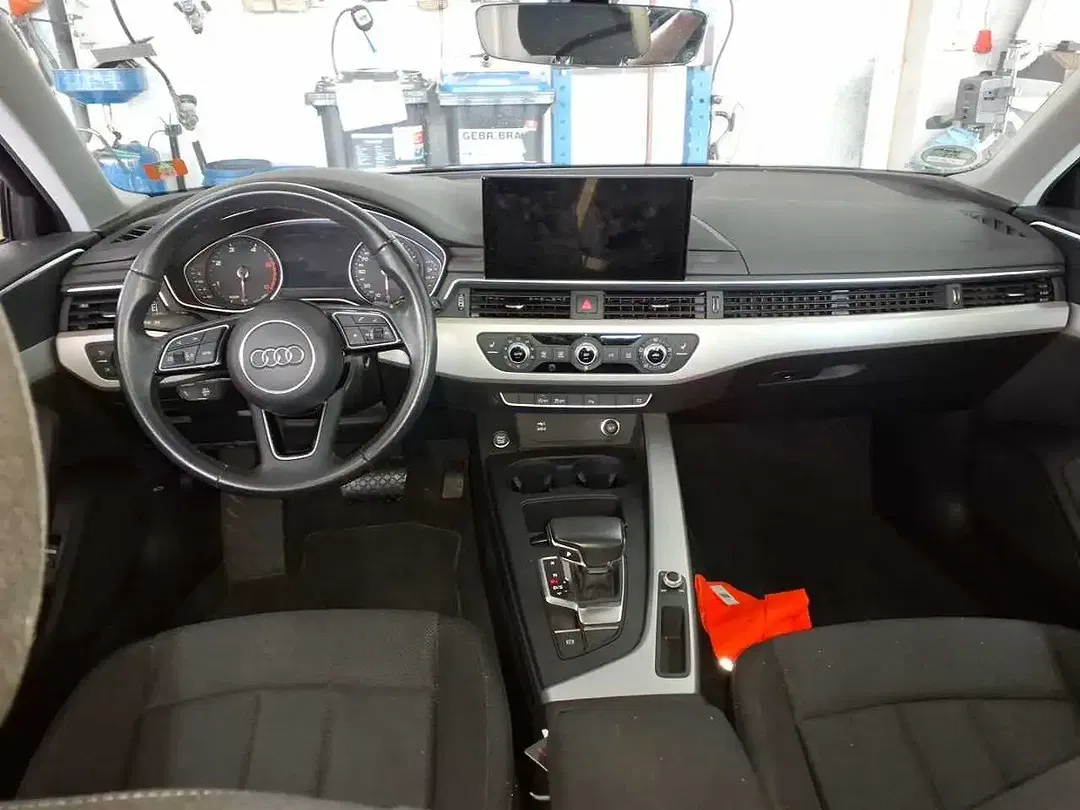 Audi A4 - Thumbnail 3