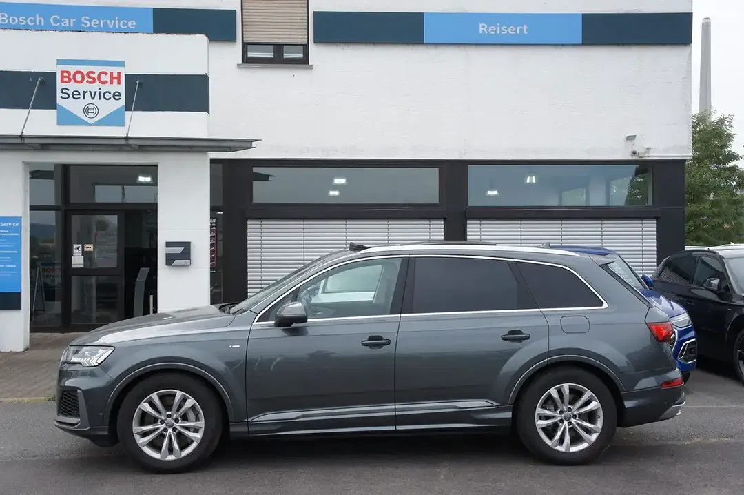 Audi Q7 - Thumbnail 3