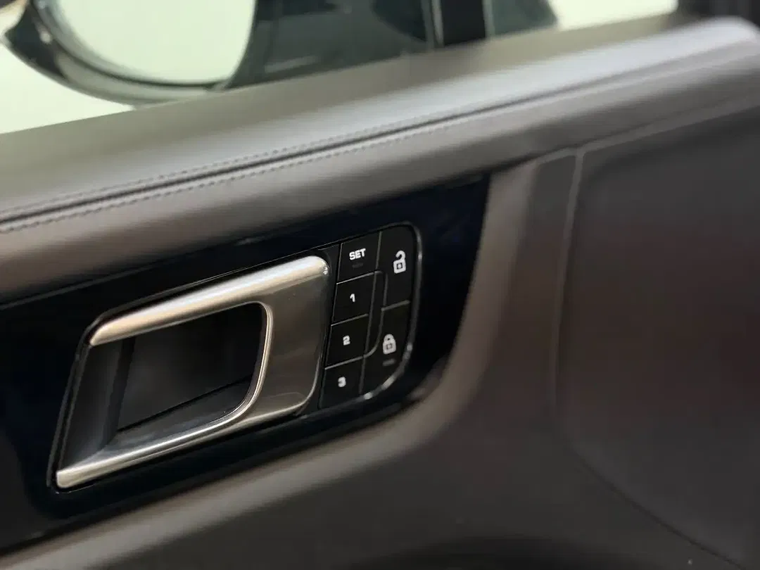 Porsche Cayenne - Thumbnail 11