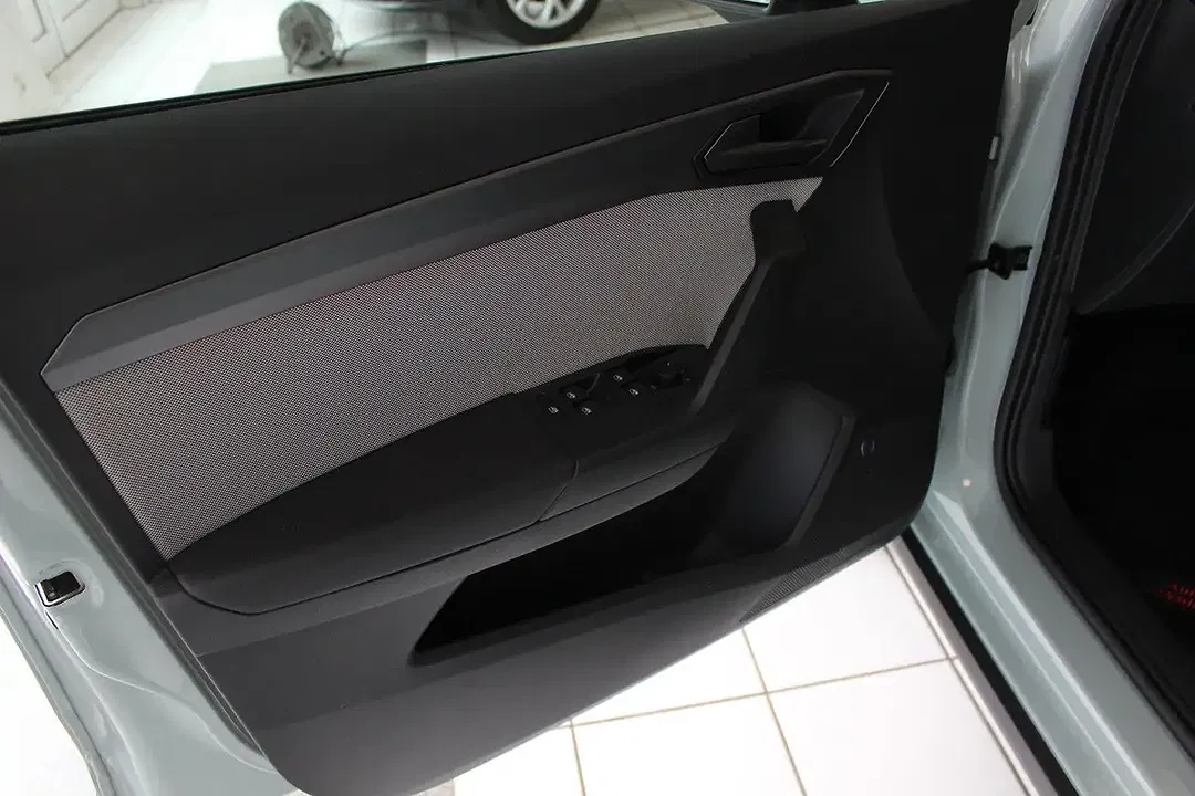 SEAT Arona - Thumbnail 12