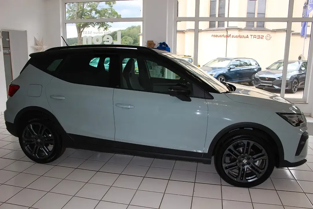 SEAT Arona - Thumbnail 3
